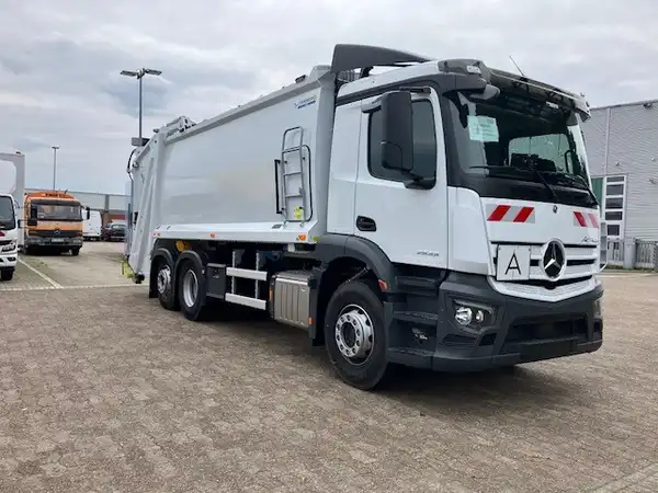 MERCEDES-BENZ Actros 2533 L Müllfahrzeug Hecklader (2/9)