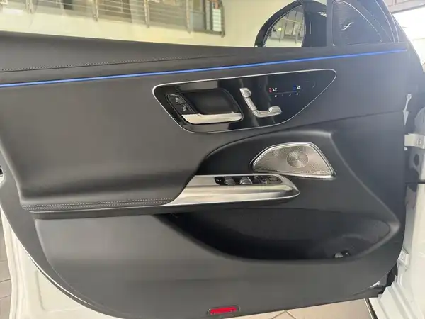MERCEDES-BENZ E 300 de (6/21)